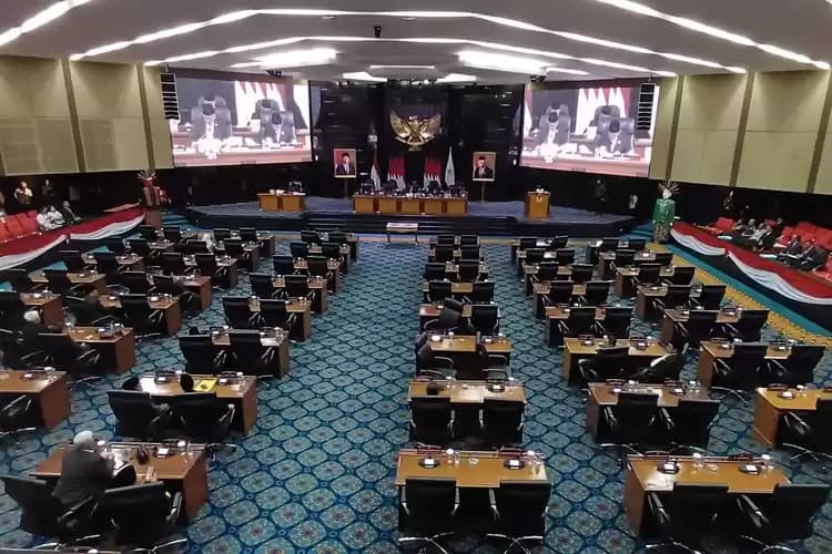 Ruang Rapat Paripurna DPRD DKI Jln Kebon Sirih, Jakarta Pusat,  tempat pelantikan Gubernur DKJ hasil Pilkada Gubernur DKI 2014 - 2029.