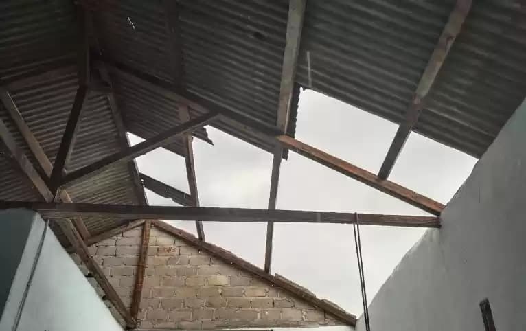 RUmah Diterjang Angin Kencang di Babel