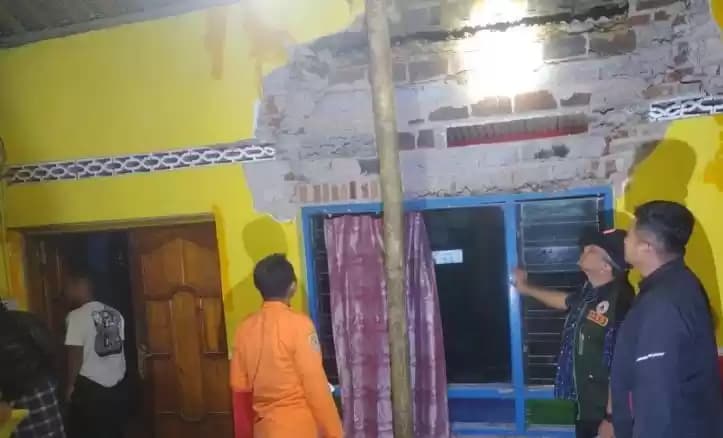 rumah Rusak Akibat Gempa