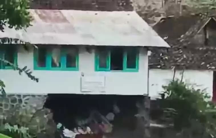 Rumah Warga Diterjang Banjir