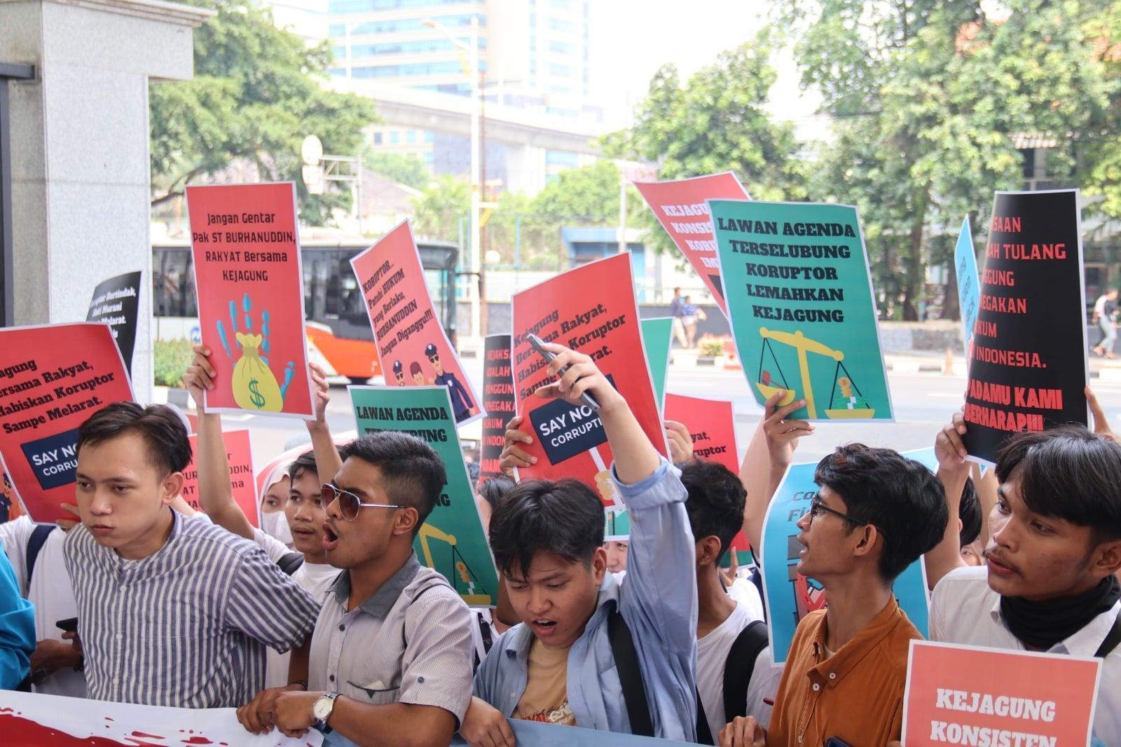 Mahasiswa Demo di Kejagung, Dukung Kejaksaan Berantas Korupsi ke Akar-akarnya