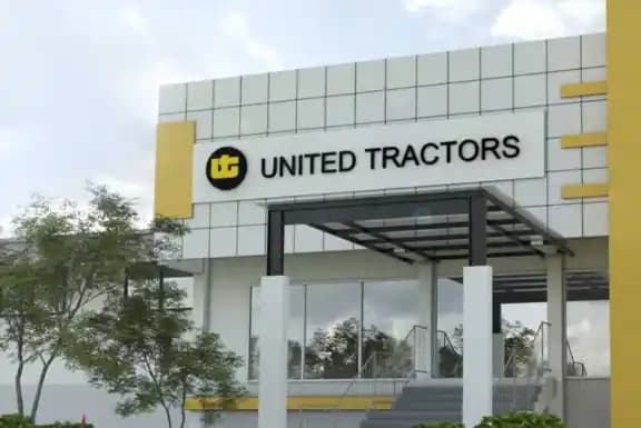 Saham PT United Tractors Tbk (UNTR) mengalami tekanan tajam