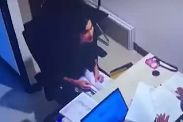 Sandra Dewi saat diperiksa Kejagung