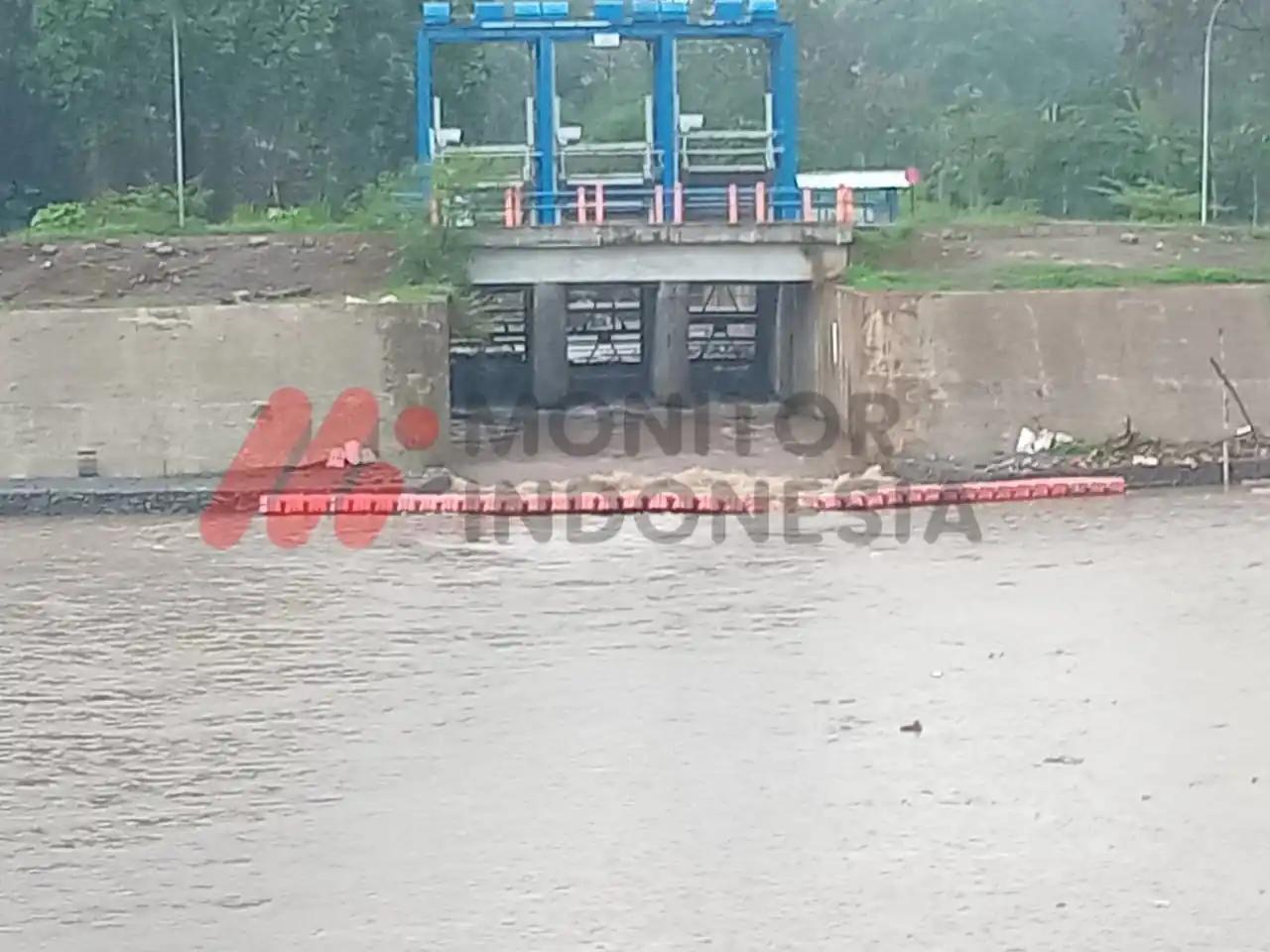 Saringan Sampah Waduk Brigif Rp 30 Miliar Tak Berfungsi
