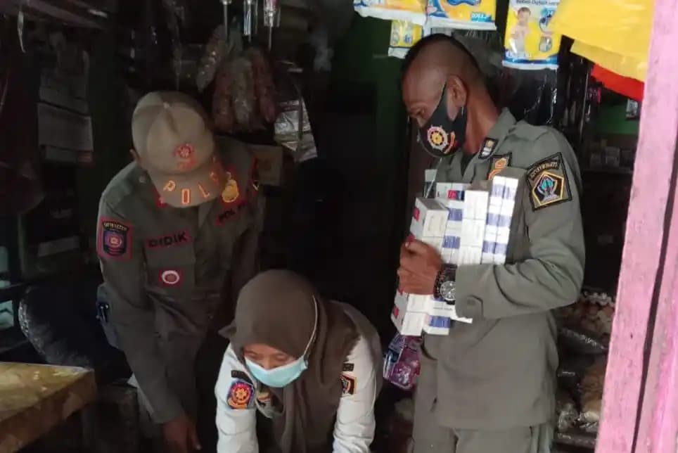 Satpol PP Blitar dengan DBHCHT, Gempur Peredaran Rokok Ilegal Sampai ke "Lorong-Lorong" Tersembunyi