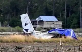 Sebagian bangkai pesawat SAM Air yang jatuh