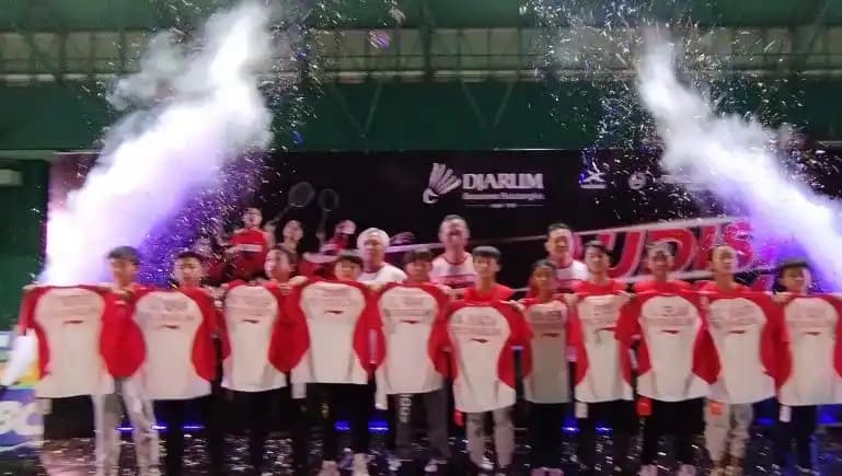 Sebanyak 11 atlet berhasil meraih Beasiswa Bulutangkis 2024 di GOR Djarum Jati Kudus