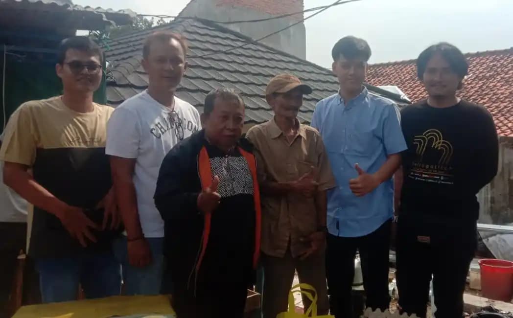 Sejumlah wartawan mengunjungi kediaman Bah Sangkin