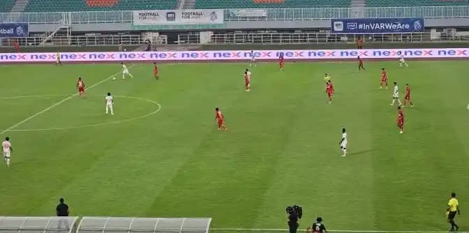 Semen Padang melawan Persis Solo