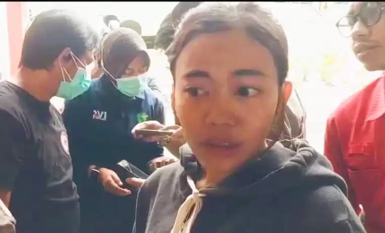 Sepupu terduga korban mengambang di Kali Bekasi, Dwi Septiani saat ditemui di RS Polri Kramatjati.