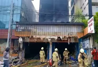 Situasi Ruko yang Terbakar di mampang prapatan