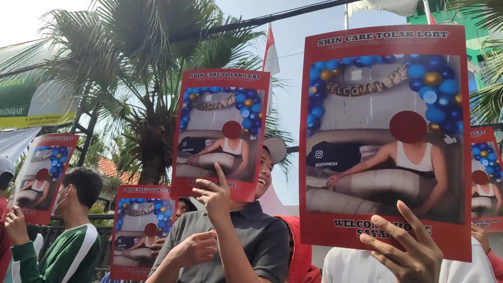 Skin Care Tolak LGBT Aksi Damai di Kantor Pusat MUI