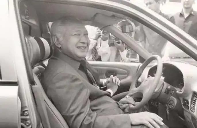 Soeharto Dianugerahi Gelar Pahlawan Nasional Hari Ini