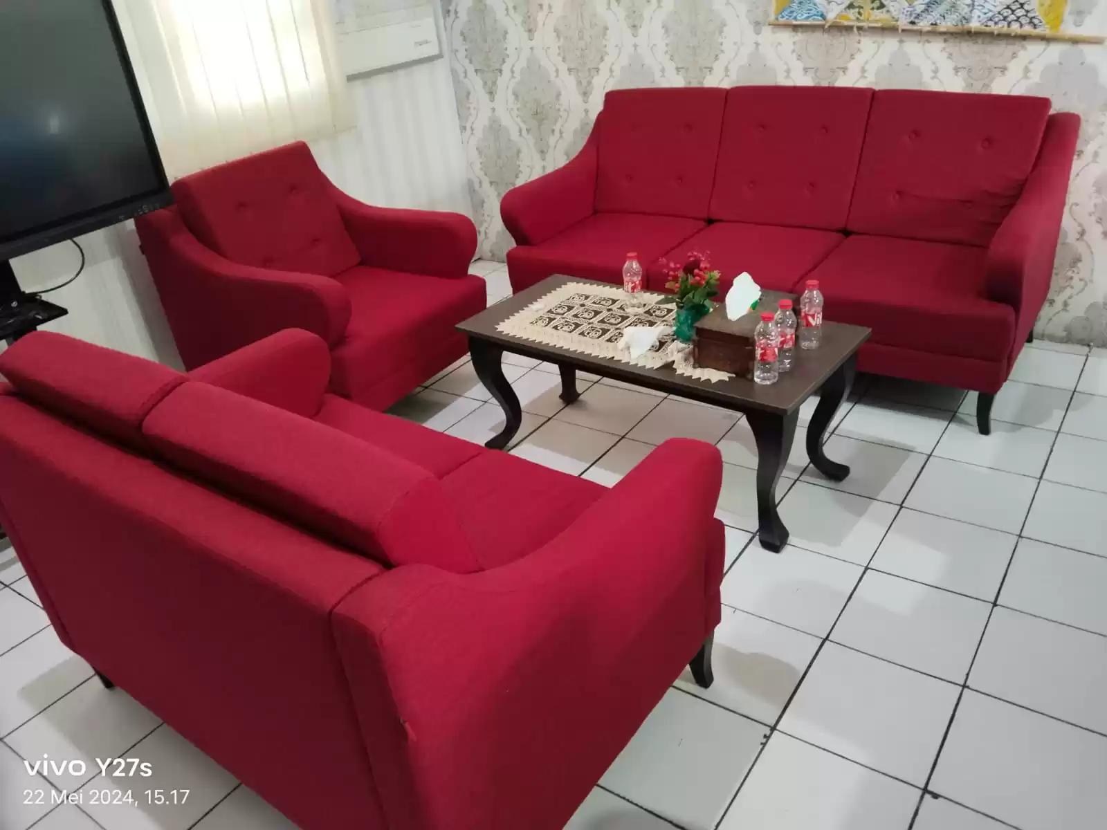 Sofa Tamu Disalah Satu SMPN Kota Bekasi yang Harganya