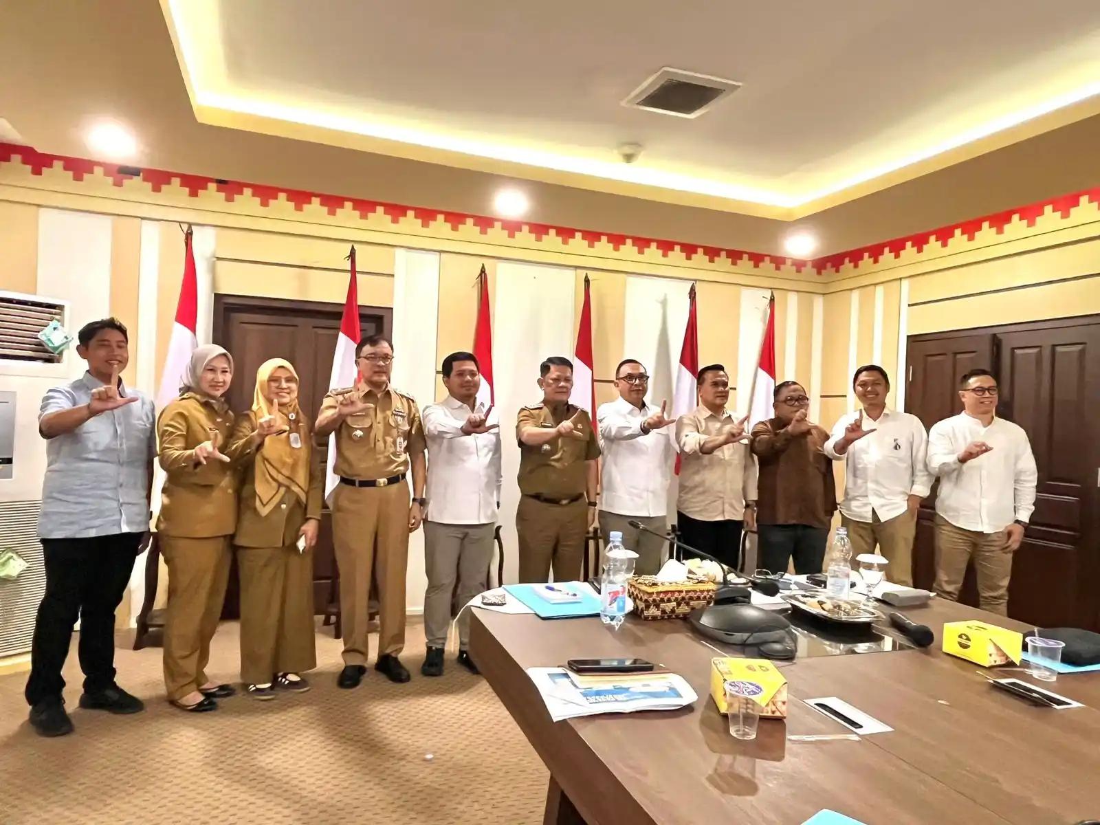 Staf Khusus Menteri P2MI bidang Mitigasi Risiko dan Optimalisasi Pelindungan, Penempatan, dan Kesejahteraan Pekerja Migran, Bintang Wahyu Saputra, usai pertemuan dengan Pemerintah Provinsi Lampung. (Foto: Humas KemenP2MI)