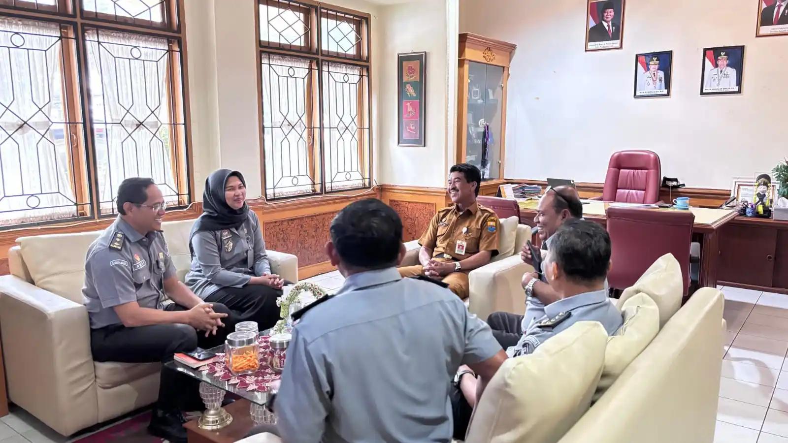Suasana rapat koordinasi antara Kanwil Kemenkum Jambi dan Dinas PMD-P3A