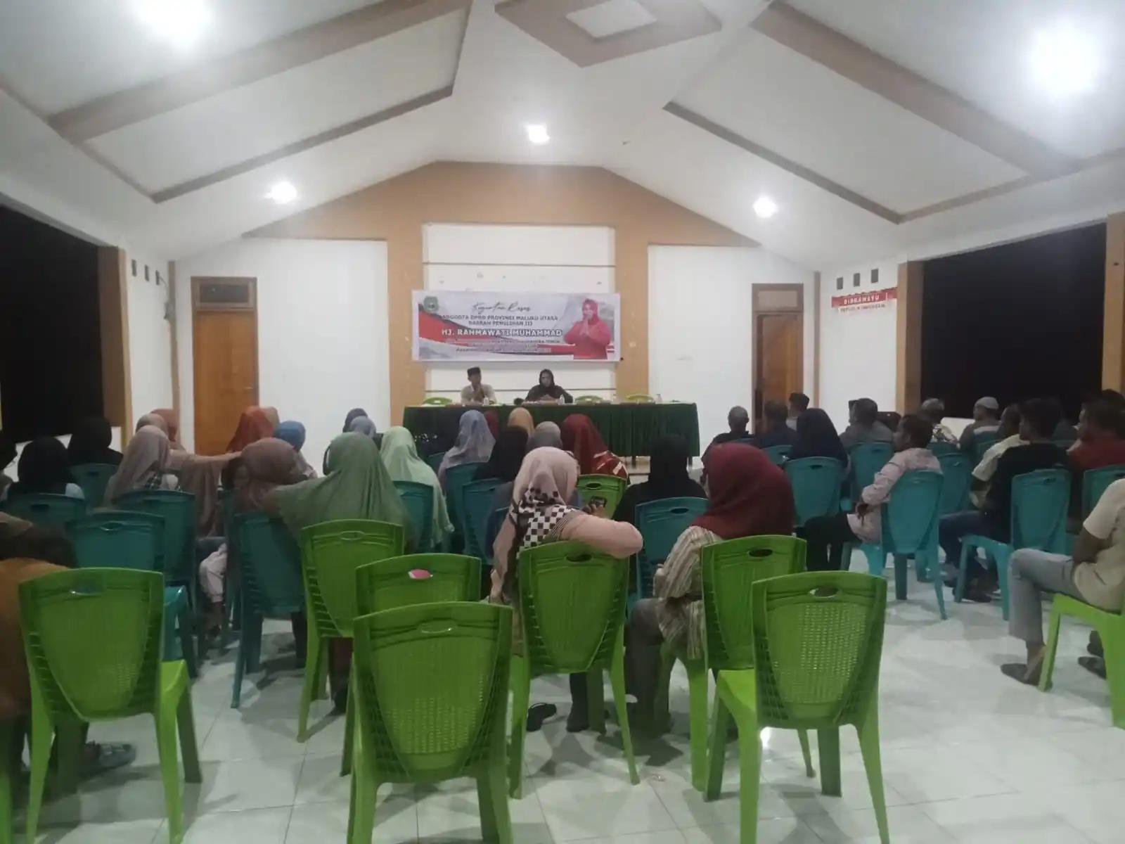 Suasana reses Rahmawati Muhammad di Kelurahan Soadara