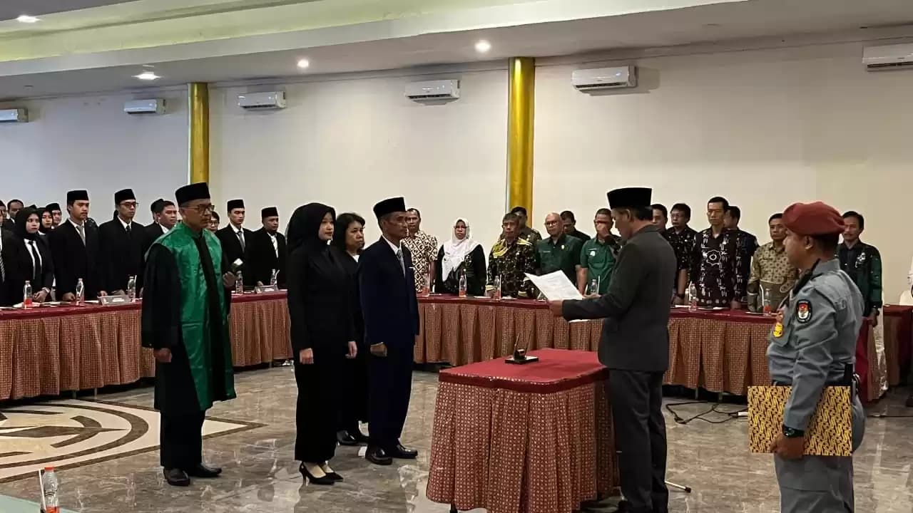 Suasana saat pengambilan sumpah janji PPK di Hotel Grand Mansion Kanigoro