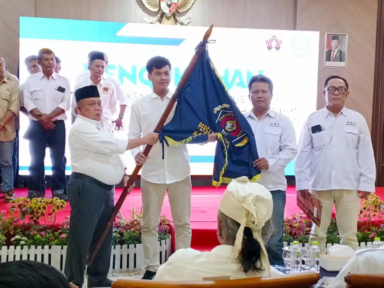 Suasana saat pengukuhan Ketua Plt PWI Kabupaten Purwakarta di Indramayu