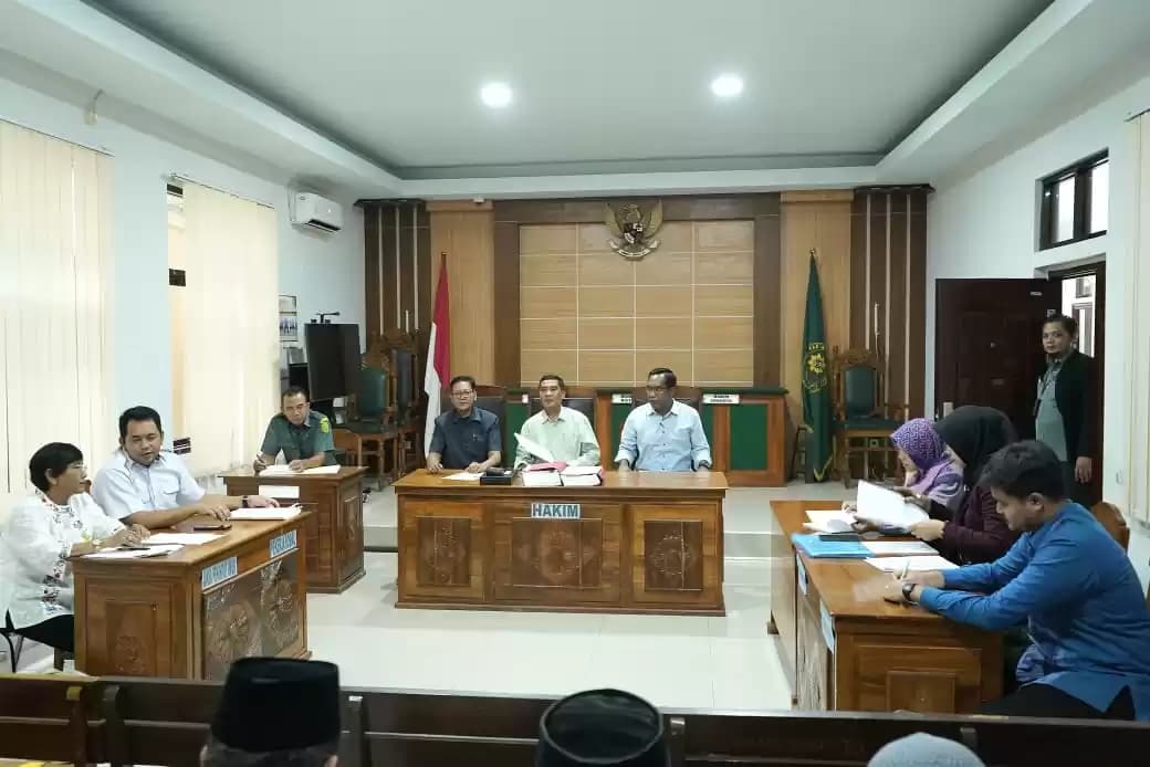 Suasana saat sidang pengeroyokan santri Pondok Pesantren Tahsinul Akhlaq di PN Blitar