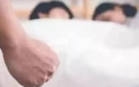 Tak Tutup Pintu Kamar, Pastor Paroki Kisol Dipergoki Tiduri Bini Orang!