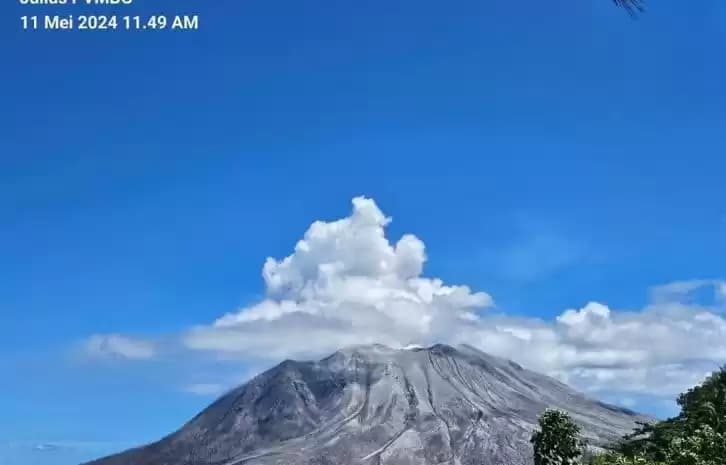 Tampak Gunung Ruang di Pulau Ruang
