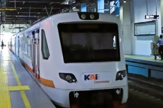 Tampilan Commuter Line Basoetta dari KAI Commuter