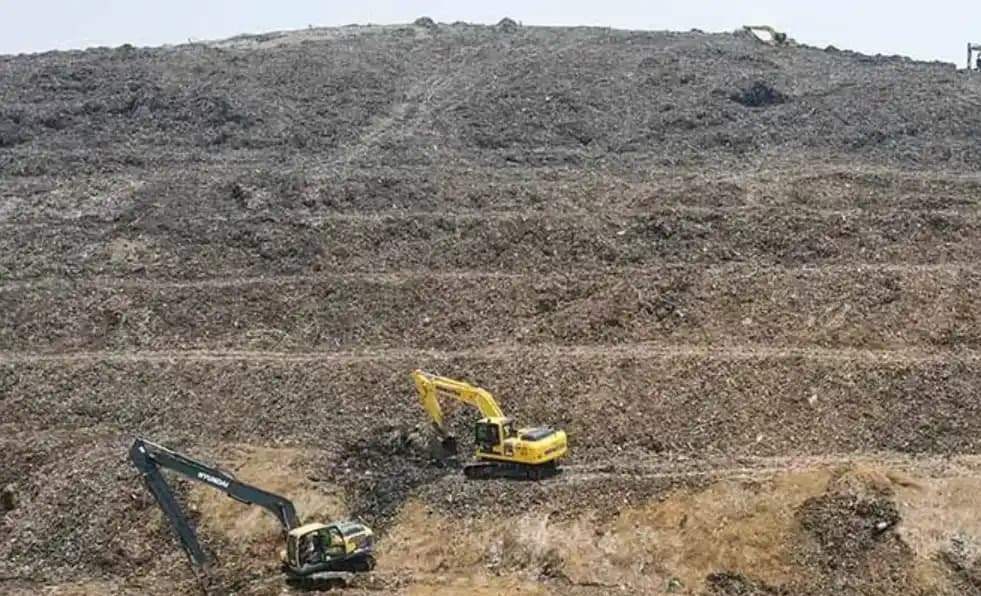 Tempat Pengelolaan Sampah Terpadu (TPST) Bantargebang, Bekasi, Jawa Barat