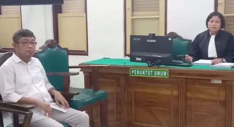 Terdakwa eks Dirut RSUP H Adam Malik Bambang Prabowo