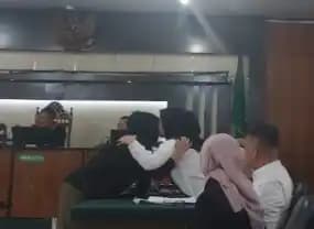 Terdakwa Novin Karmila