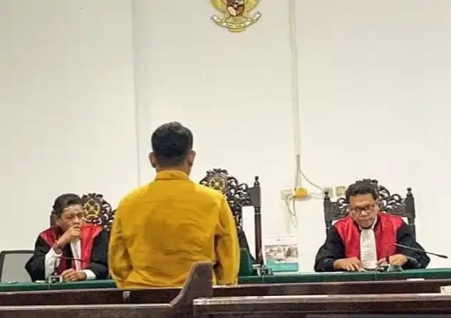Terdakwa penghina dan mencemarkan nama baik Ketua DPRD Maluku