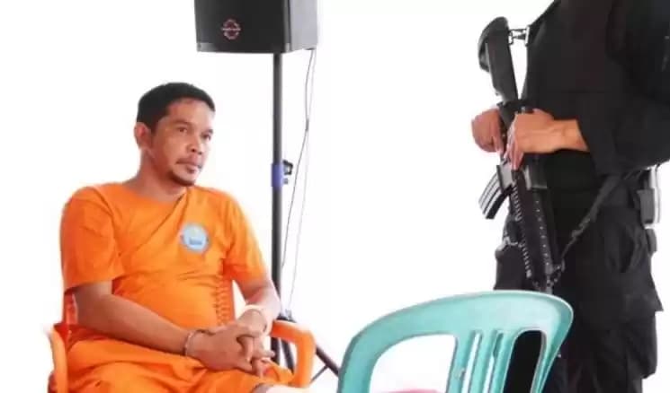 Terpidana Saleh pada saat dihadirkan pada konferensi press