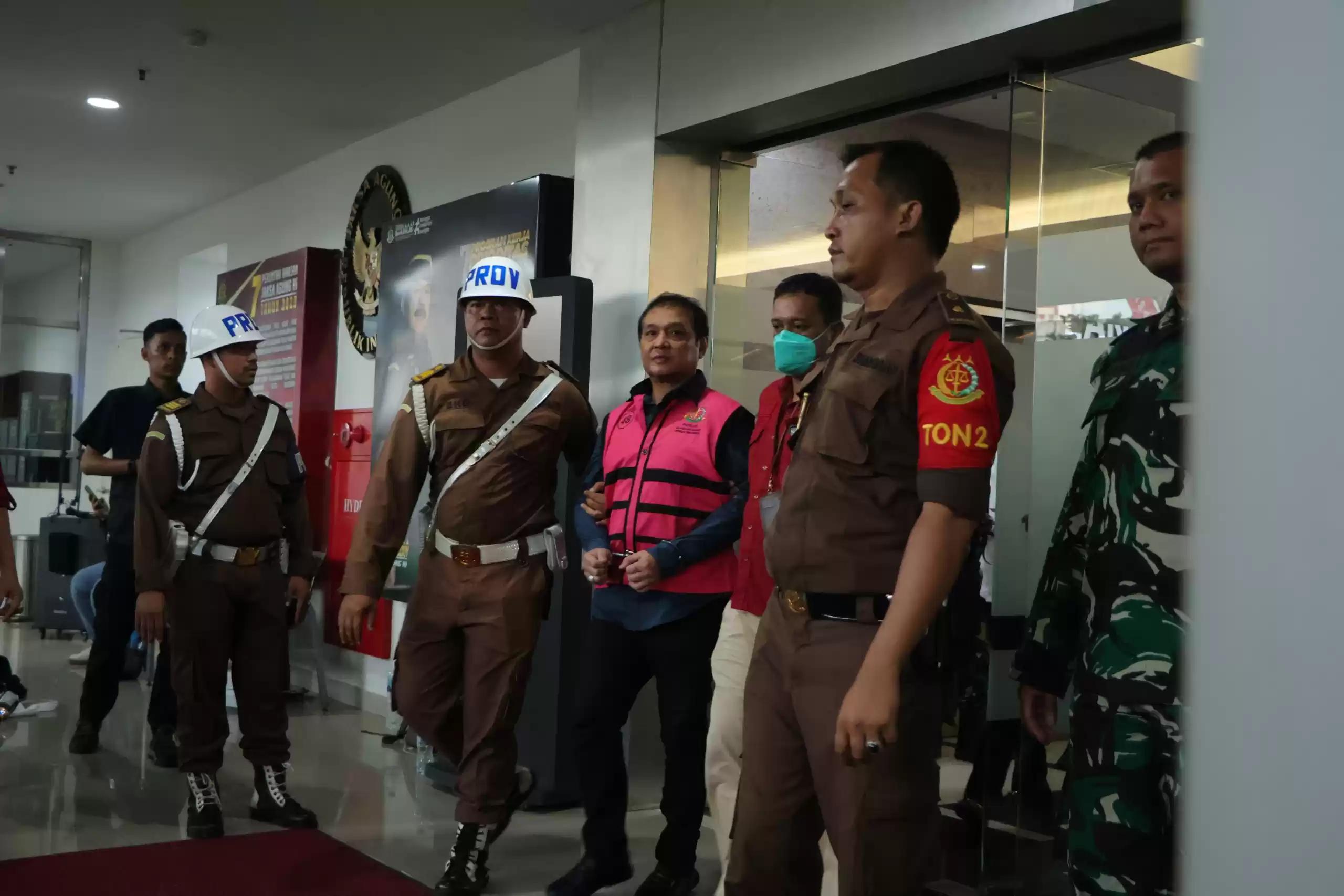 Tersangka Impor gula