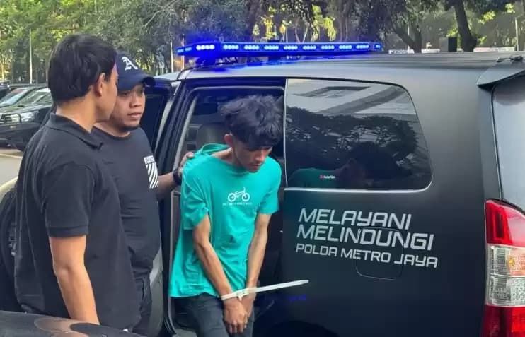 Tersangka NYP saat tiba di Ditreskrimum Polda Metro Jaya