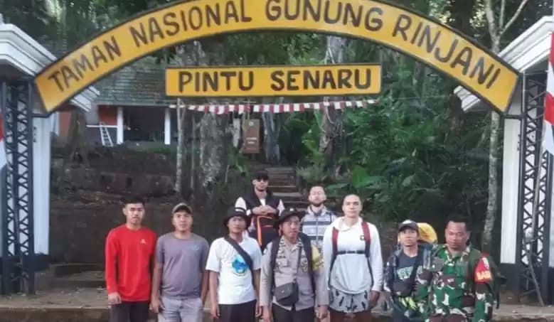 Tim gabungan saat melakukan pencarian terhadap WNA yang diduga hilang di kawasan Gunung Rinjani