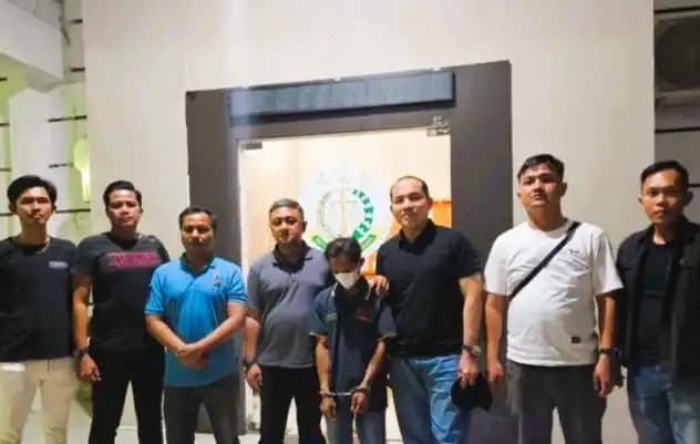 Tim Tabur Kejati Kepri dan Kejari Way Kanan, Lampung menangkap buronan kasus pencabulan