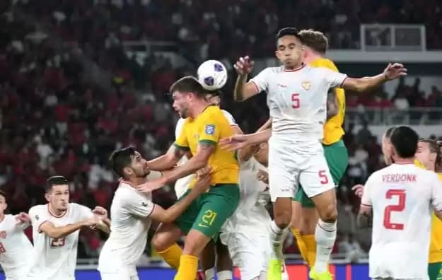 Timnas Indonesia lawan Timnas Australia. Pesepak bola Timnas Indonesia Rizky Ridho.