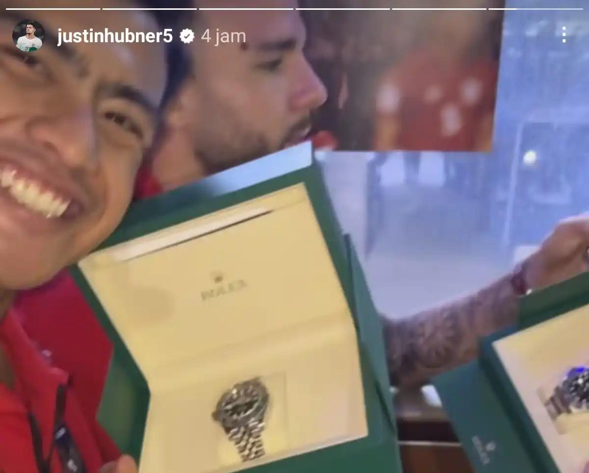 Timnas Sepak Bola Indonesia dapat hadiah jam tangan bermerek Rolex dari Presiden Prabowo