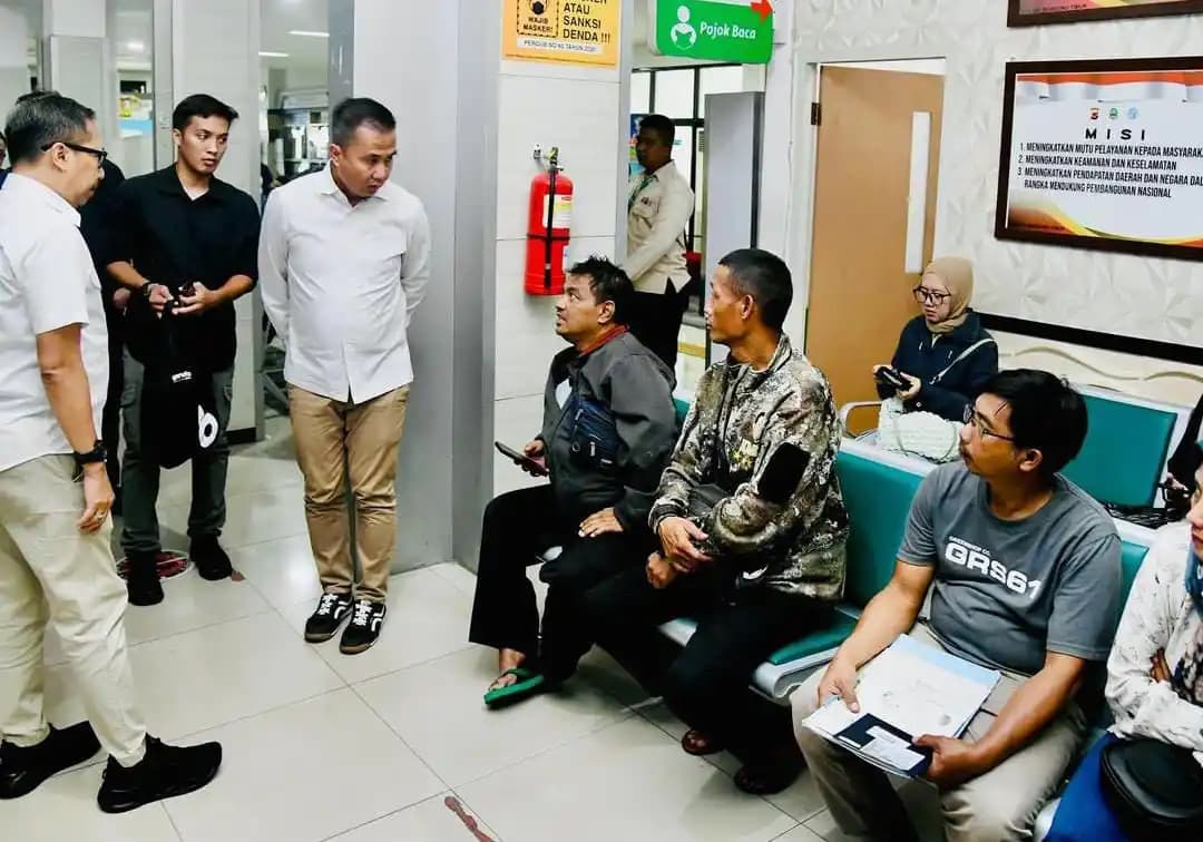 Tinjau Pelayanan di Kantor Samsat Soetta, Pj Gubernur Jabar Bilang Begini