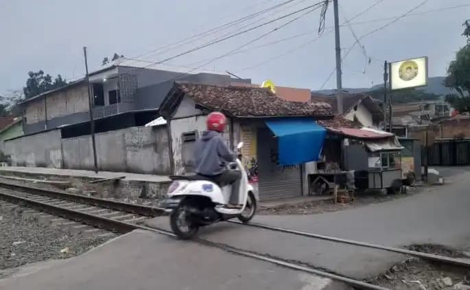 TKP kecelakaan pelajar tertabrak KA