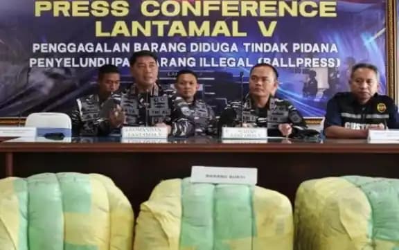 TNI AL Gagalkan Penyelundupan Pakaian Bekas Rp515 Juta di Surabaya