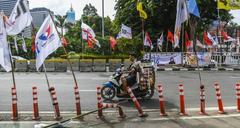Pemkot Jakbar Bantu Bawaslu Tertibkan Pelanggaran APK