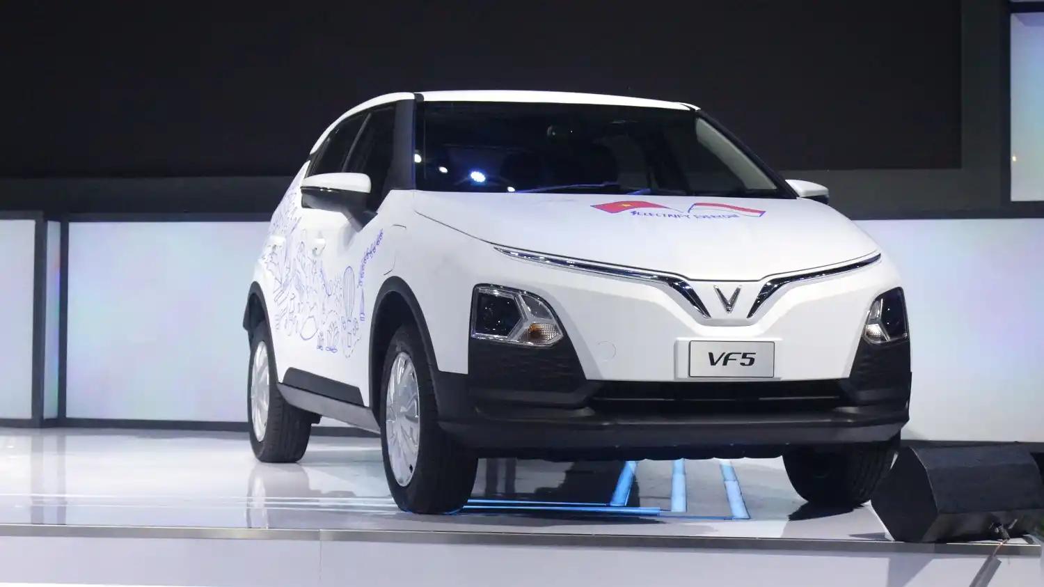 VinFast Auto, resmi memulai pengiriman mobil listrik VF 5 ke Indonesia