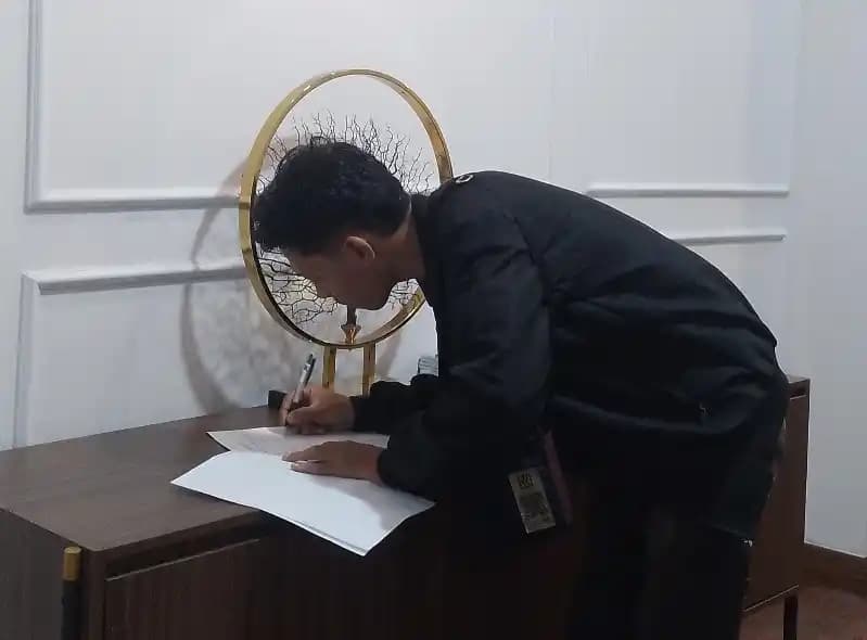 Wabup Buton Terpilih Diduga Bergelar Magister Palsu, Janusa Lapor Mabes Polri dan KPU RI