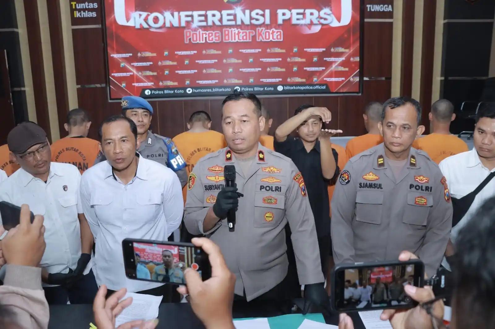 Wakapolres Kompol Subiyantana, bersama jajaran saat menyampaikan keterangan pers