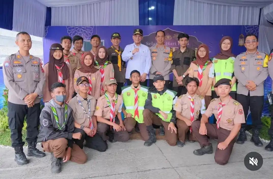 Wakil Gubernur Jawa Barat, Erwan Setiawan saat kunjungan ke Pos Terpadu Cileunyi