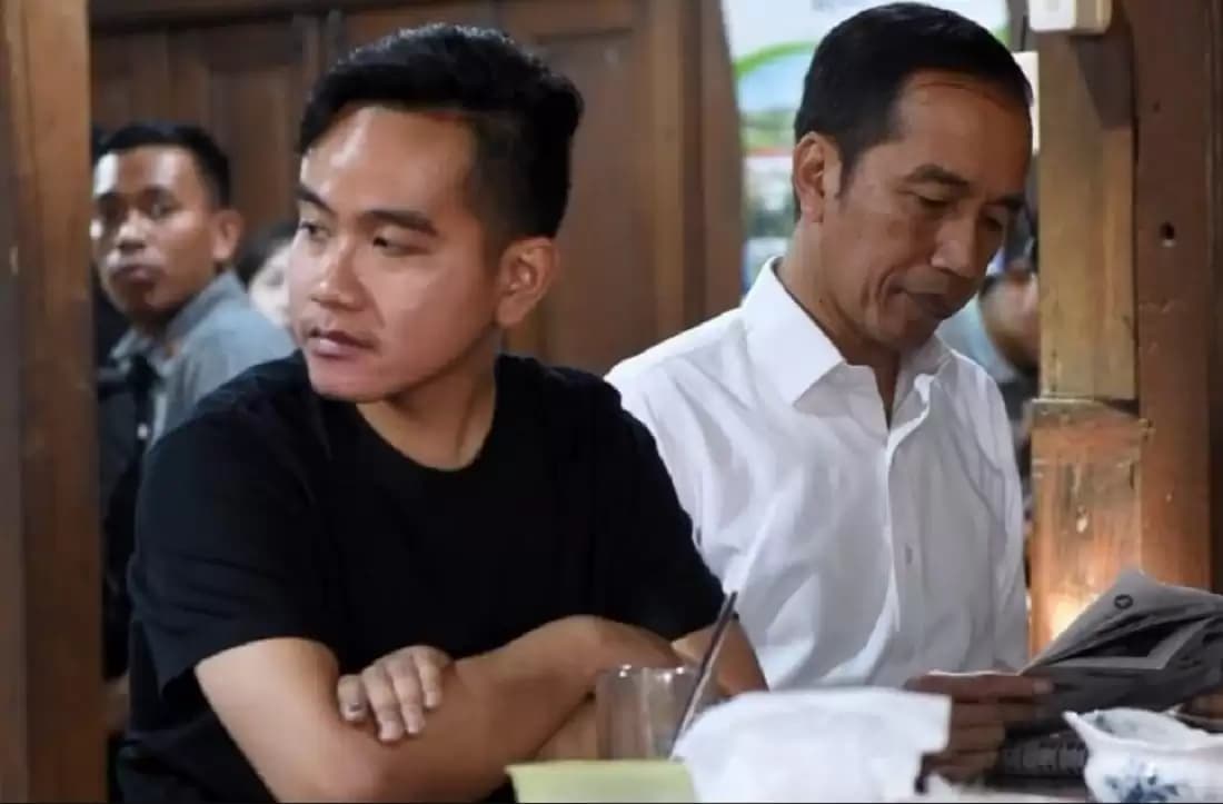 Wakil Presiden Terpilih, Gibran Rakabuming Raka dan Presiden Joko Widodo (Foto: Ist)