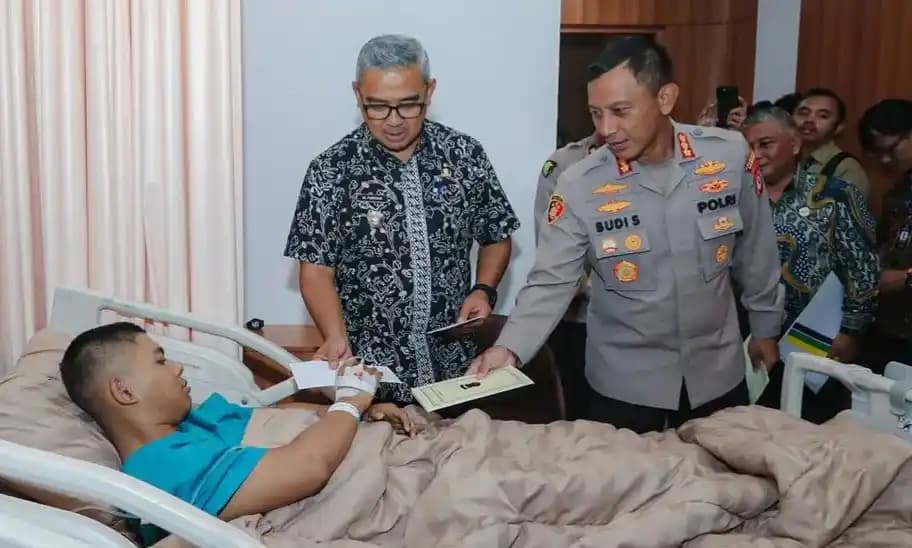 Wali Kota Bandung Muhammad Farhan bersama Kapolrestabes Bandung Kombes Budi Sartono