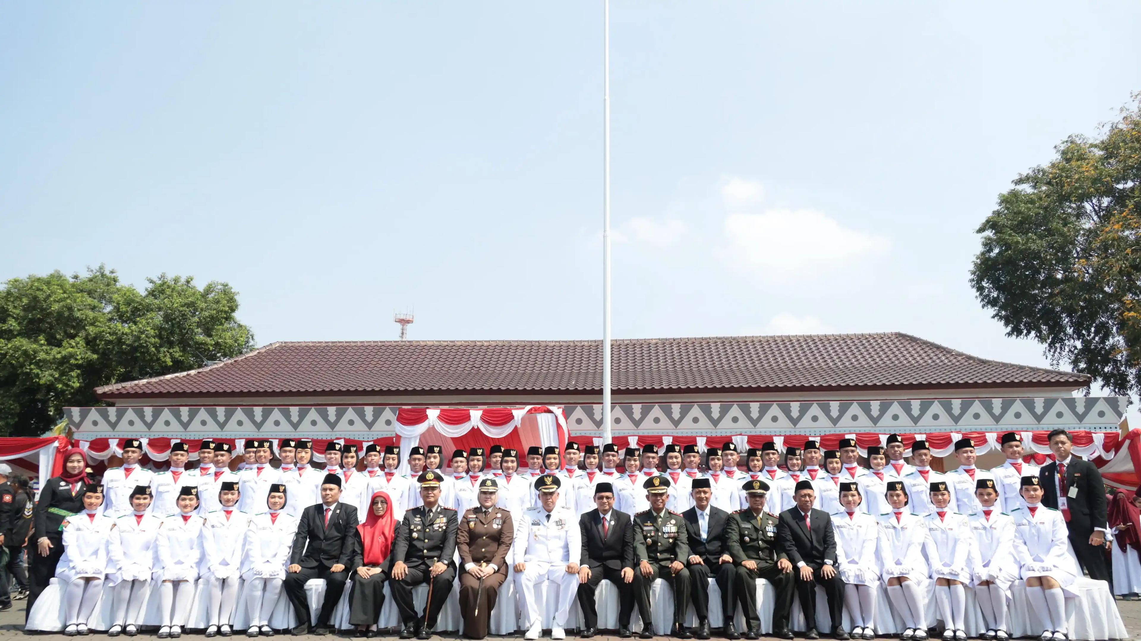 Wali Kota Bekasi-Paskibraka