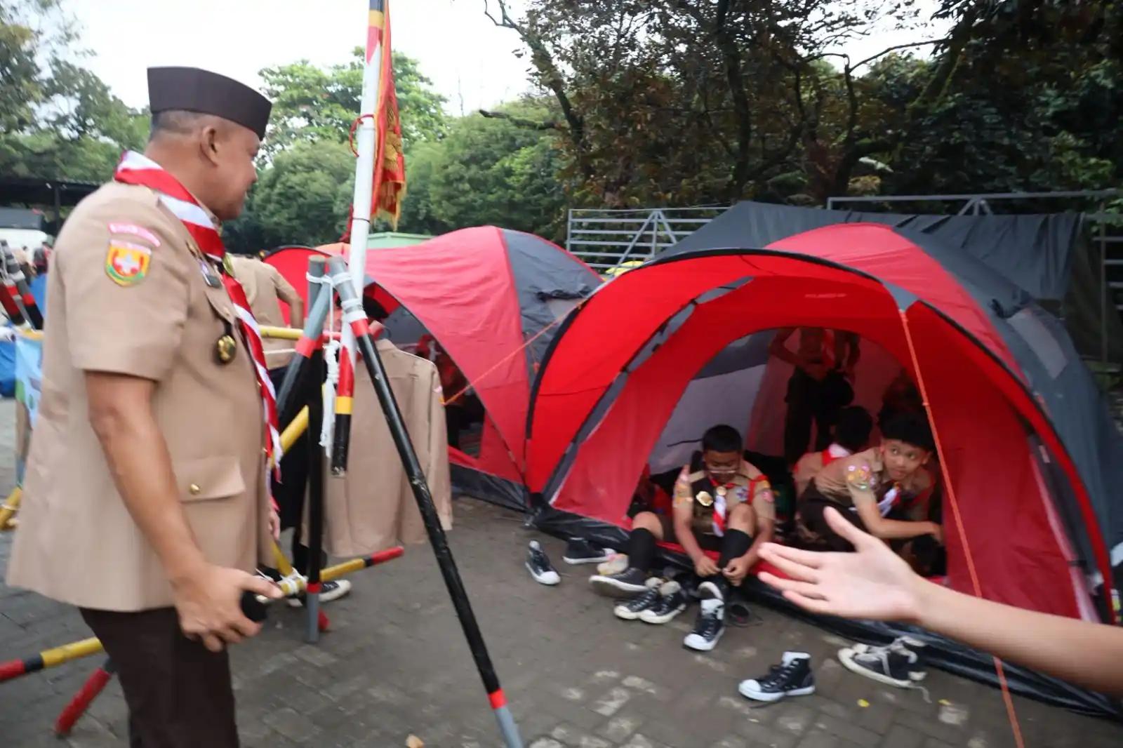 Wali Kota Bekasi, Tri Adhianto Tinjau Pelaksanaan Camping Pramuka